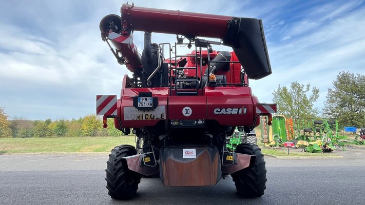 Moissonneuse batteuse Case IH AXIAL-FLOW 8240 HD