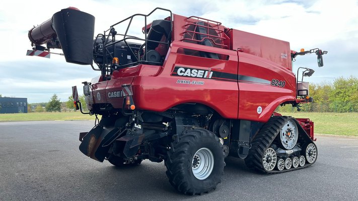 Moissonneuse batteuse Case IH AXIAL-FLOW 8240 HD