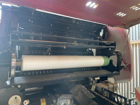 Presse à balles rondes Case IH RB455 VC ROTOR FEEDER