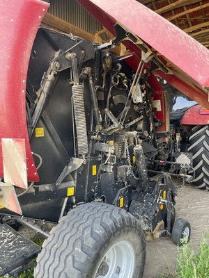 Presse à balles rondes Case IH RB455 VC ROTOR FEEDER