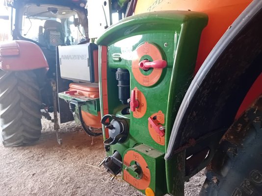 Pulvérisateur traîné Amazone UX 3200 Prenium