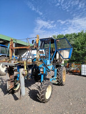 Tracteur enjambeur Bobard 621