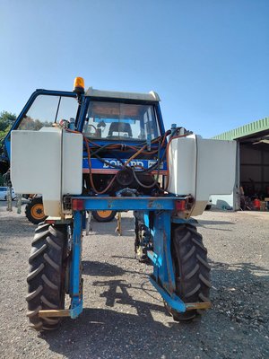 Tracteur enjambeur Bobard 621