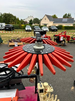 Travail du sol - Disque à doigts Ø 700 mm, dur (rouge), avec support reglable