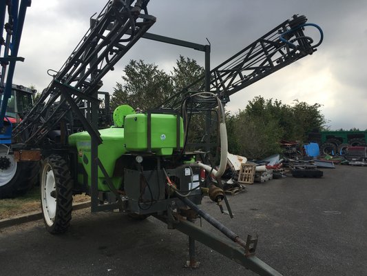 Pulvérisateur traîné - SERVO LEADER