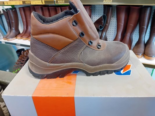 Vêtements - Chaussures - ARMOR chaussures de s?curit? coloris marron normes : EN 20345 S3 SRC HI CI