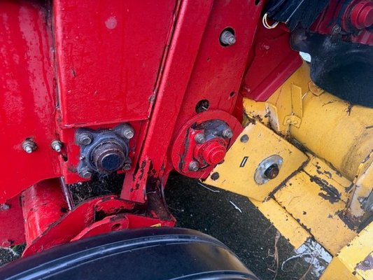 Presse à balles rondes New Holland BR740A