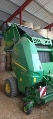 Presse à balles rondes John Deere V461M - 1