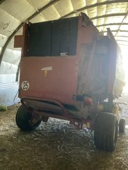 Presse à balles rondes New Holland BR740A - 2