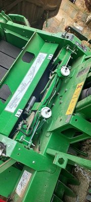 Presse à balles rondes John Deere V461M