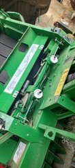 Presse à balles rondes John Deere V461M - 4