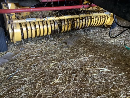 Presse à balles rondes New Holland BR740A