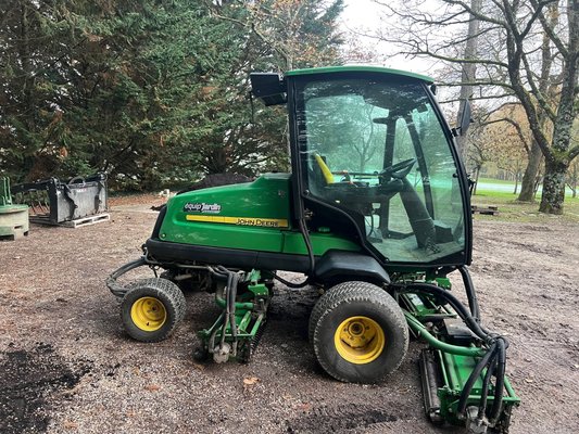 Tondeuse professionnelle John Deere 8900A