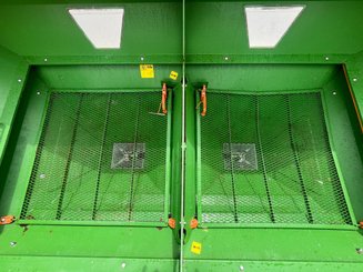 Distributeur d'engrais Amazone ZAM ULTRA 3000 - 4