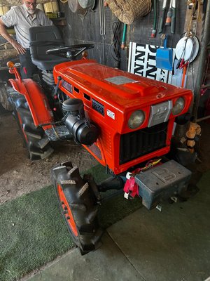 Tracteur agricole - B7001