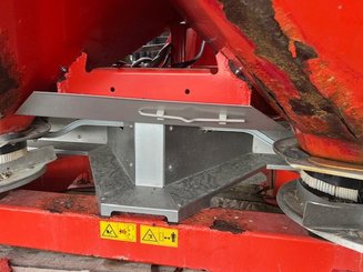 Distributeur d'engrais Kuhn AXIS 30.1 - 14