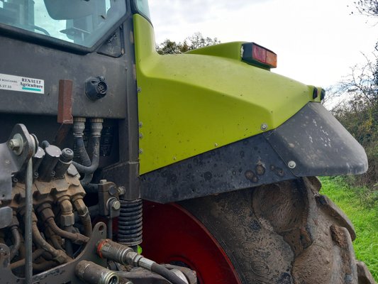 Tracteur agricole Claas ARES 617 ATZ - 110