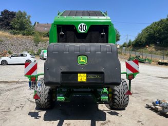 Presse à balles rondes John Deere V461M - 3
