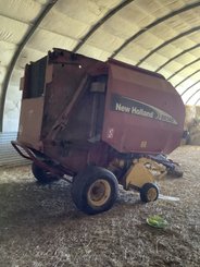 Presse à balles rondes New Holland BR740A - 4
