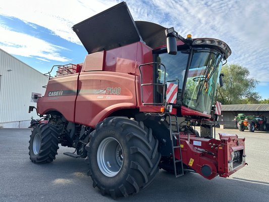Moissonneuse batteuse Case IH AXIAL-FLOW 7140 XFLOW