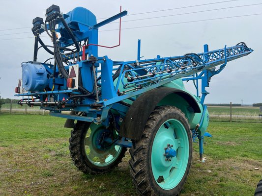Pulvérisateur traîné Berthoud TRACKER 32-34