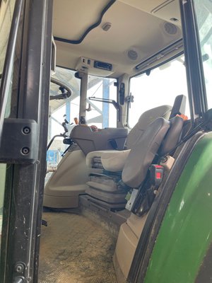 Tracteur agricole John Deere 6130M