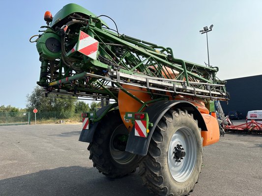 Pulvérisateur traîné Amazone UX 5200 Super