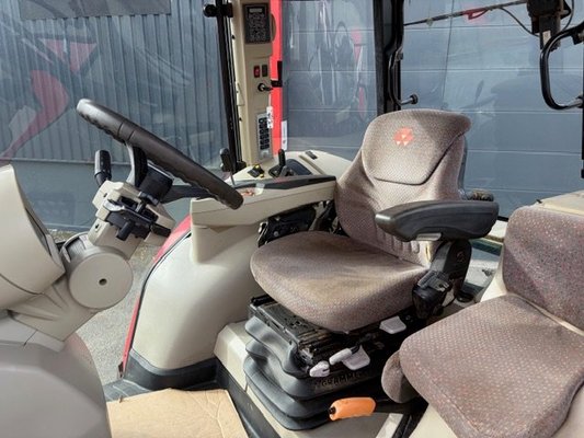 Tracteur agricole Massey Ferguson MF 7616