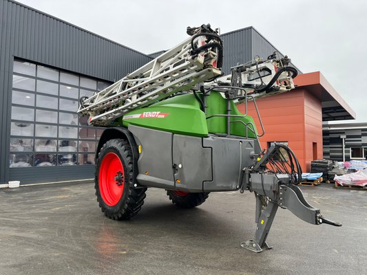 Pulvérisateur traîné Fendt Rogator 344