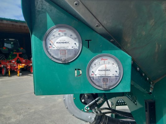 Accessoire matériel de semis Duro TREMIE FRONTALE EOLE 1700L COMPARTIMENTE