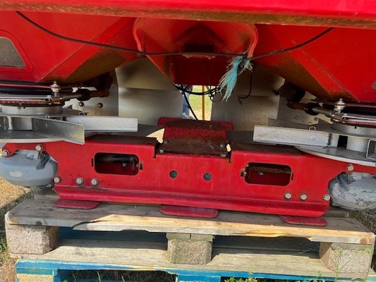 Distributeur d'engrais Kverneland EXACTA TL