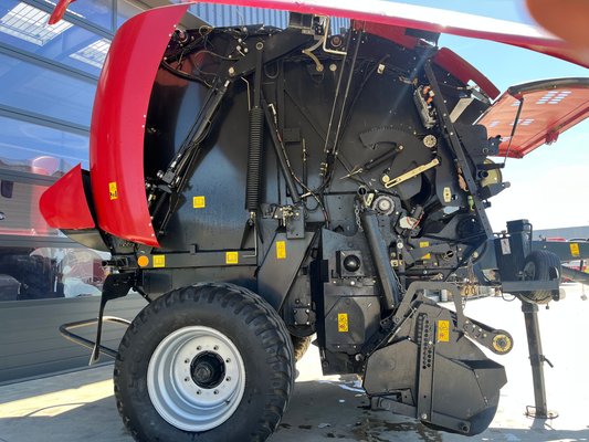 Presse à balles rondes Case IH RB465