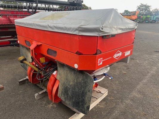 Distributeur d'engrais Kuhn AXIS 30.1