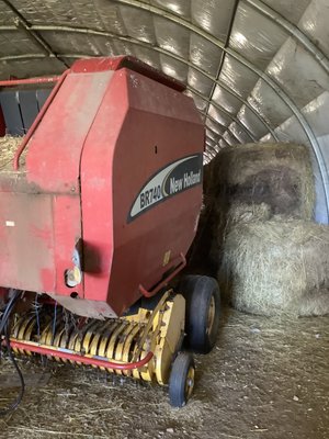 Presse à balles rondes New Holland BR740A