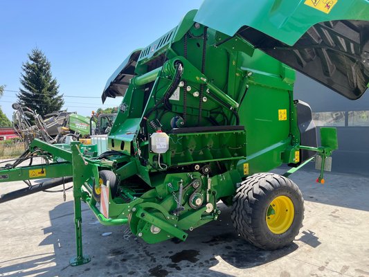 Presse à balles rondes John Deere V461M