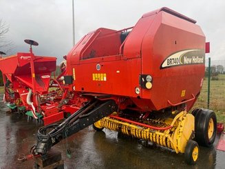 Presse à balles rondes New Holland BR740A - 1