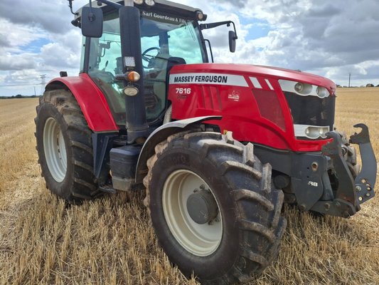 Tracteur agricole Massey Ferguson MF 7616