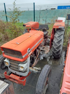 Tracteur agricole Massey Ferguson 140