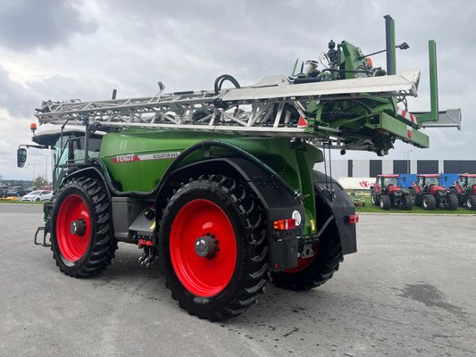 Pulvérisateur automoteur Fendt ROGATOR 645