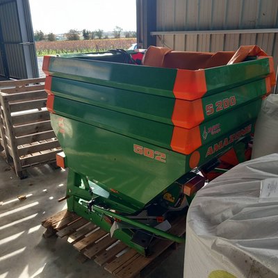 Distributeur d'engrais Amazone ZAXW