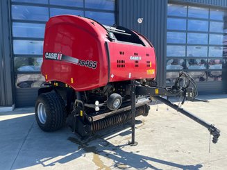 Presse à balles rondes Case IH RB465 - 1