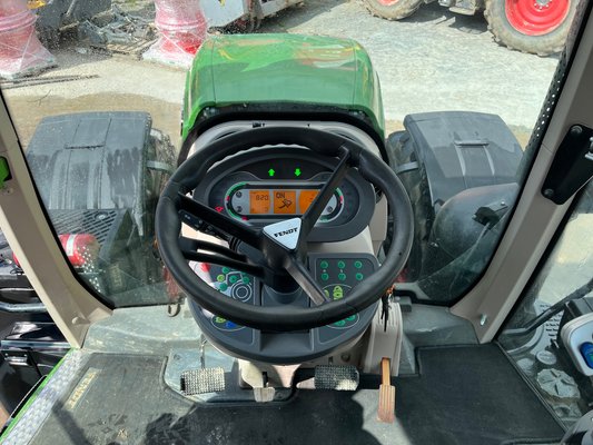 Tracteur agricole Fendt 824 S4 ProfiPlus - 240