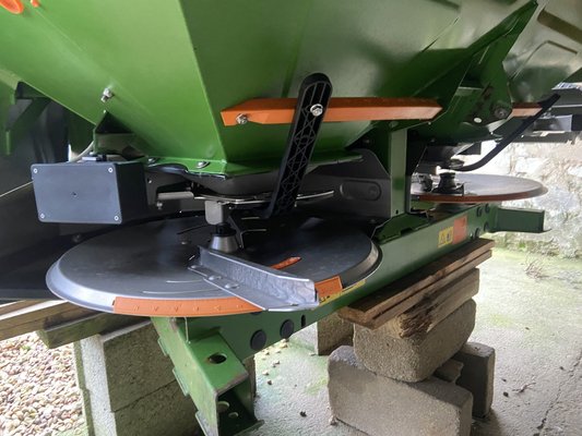 Distributeur d'engrais Amazone ZA-M PROFIS 3000
