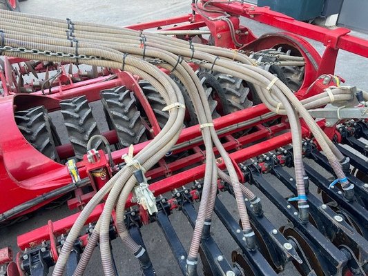 Semoir pour semis simplifié Horsch PRONTO 8 DC