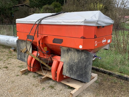 Distributeur d'engrais Kuhn AXIS 30.1