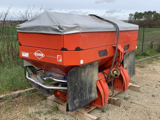 Distributeur d'engrais Kuhn AXIS 30.1