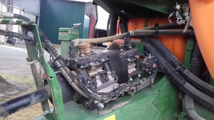 Pulvérisateur traîné Amazone UX 3200 SUPER PREMIUM