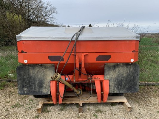 Distributeur d'engrais Kuhn AXIS 30.1