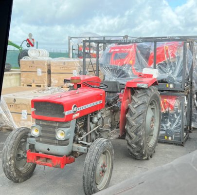 Tracteur agricole Massey Ferguson 140