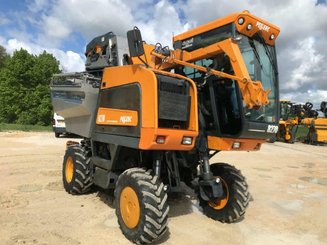 Machine à vendanger Pellenc 8270 + SP2  - 1